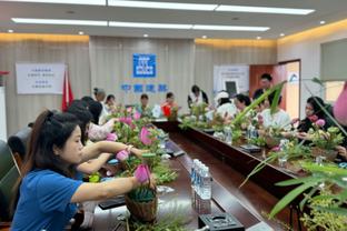 拜仁发布新赛季主场球衣：三色调致敬德国唯一三冠王男子足球队